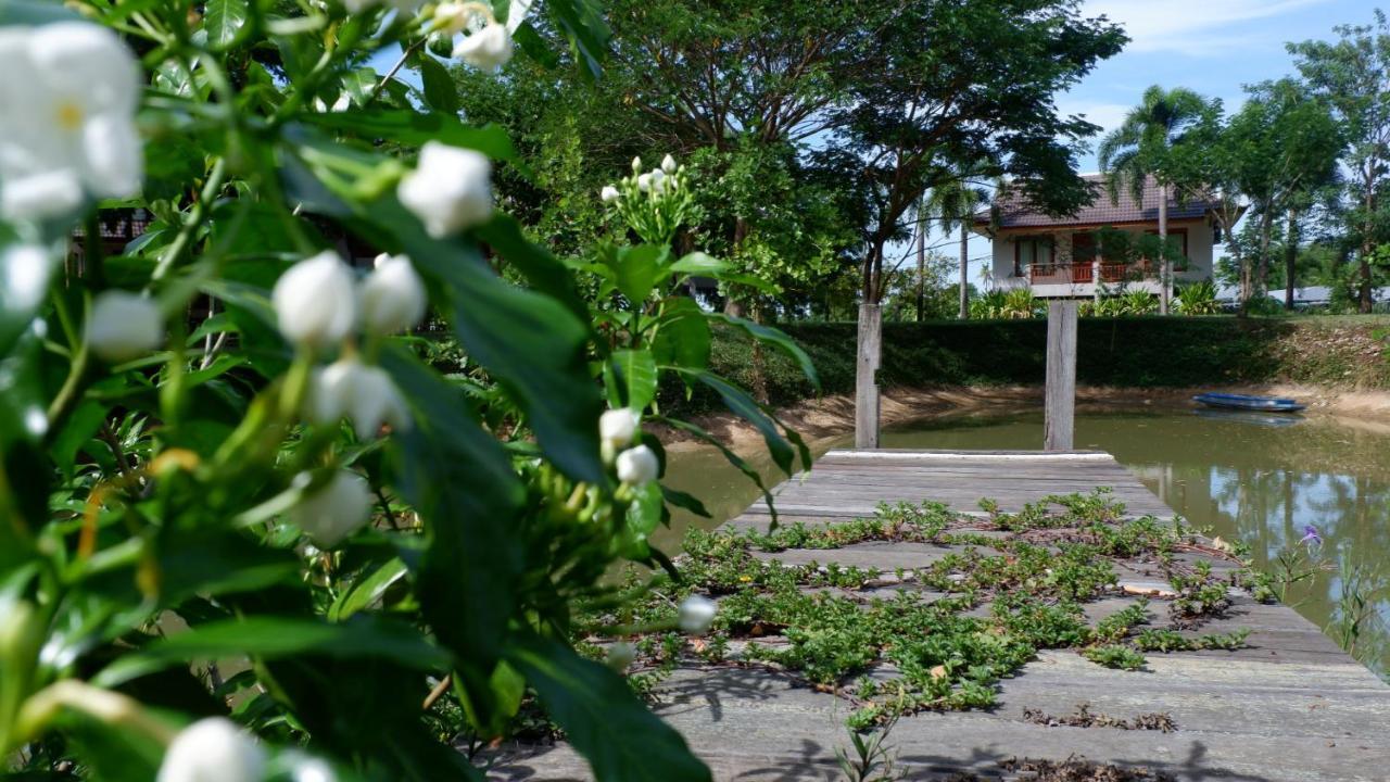 Resort Railumpoo Nakhon Sawan Exterior photo