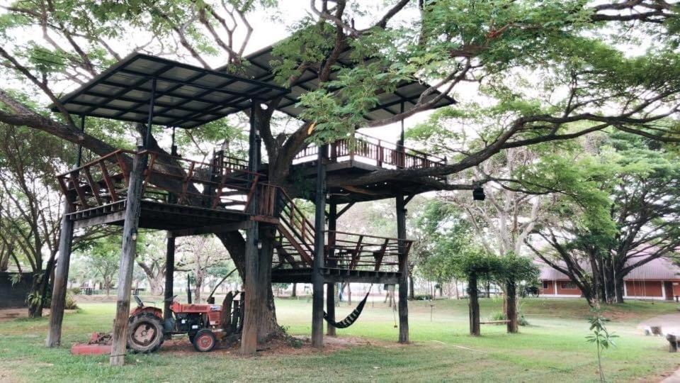 Resort Railumpoo Nakhon Sawan Exterior photo