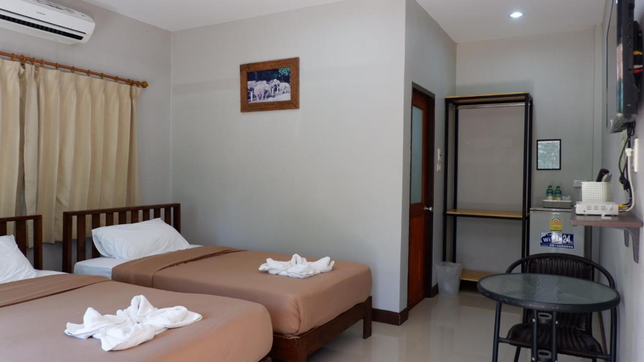 Resort Railumpoo Nakhon Sawan Exterior photo