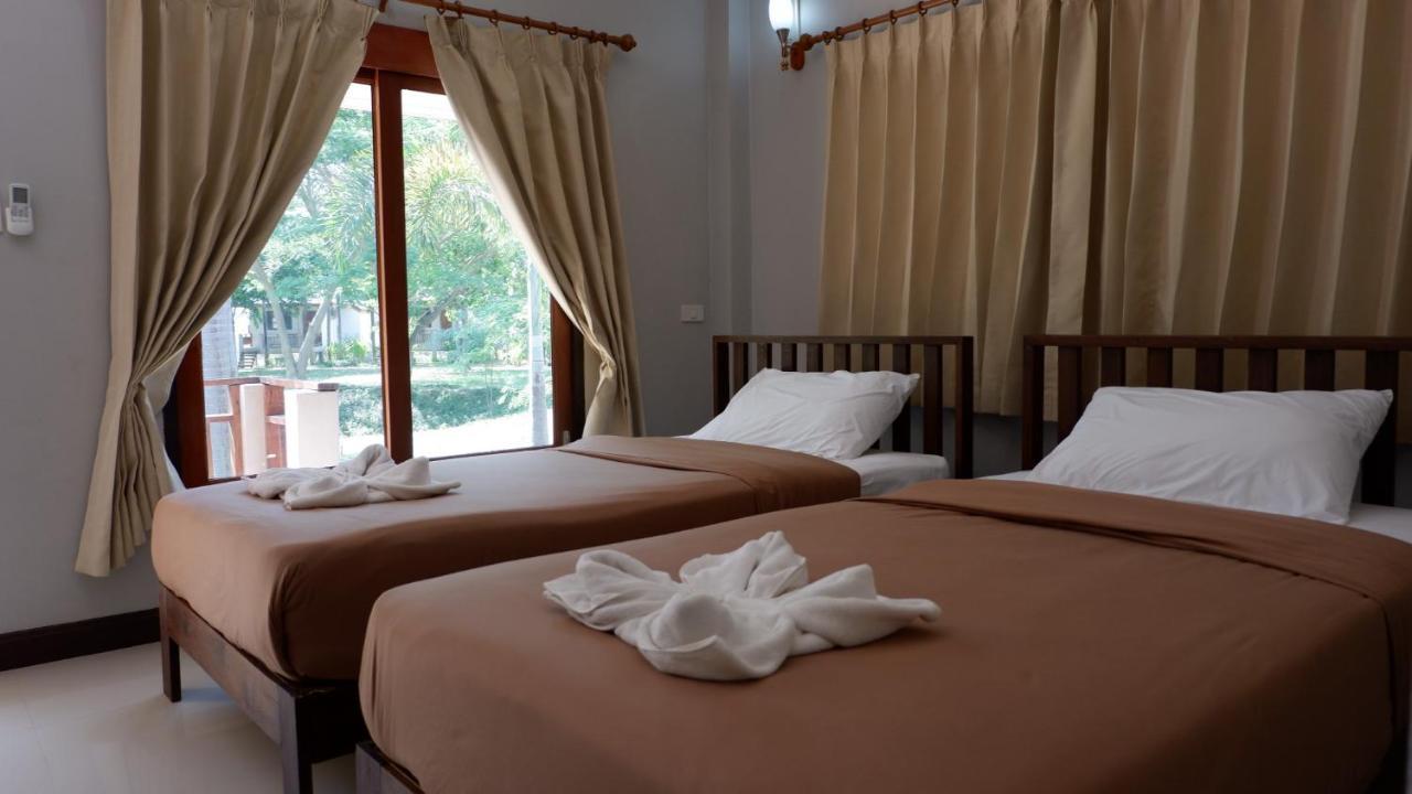 Resort Railumpoo Nakhon Sawan Exterior photo
