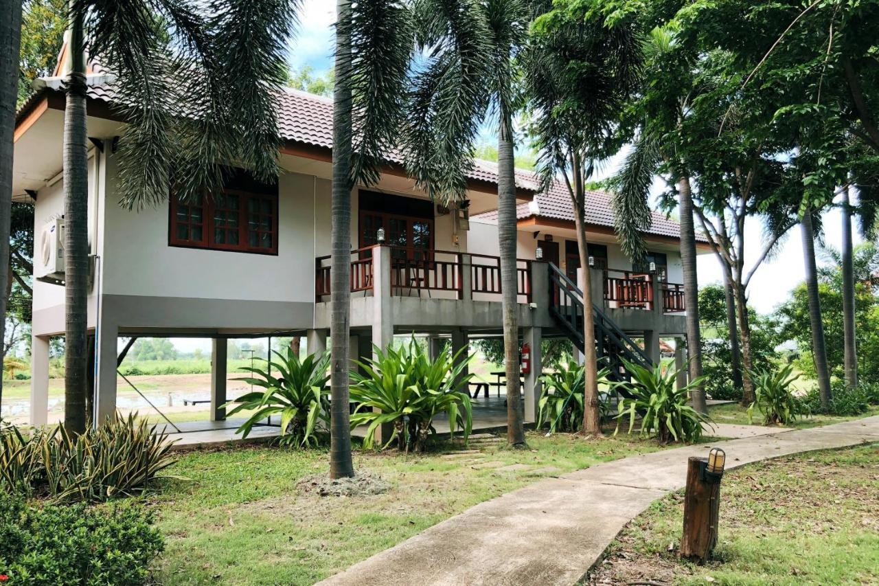 Resort Railumpoo Nakhon Sawan Exterior photo
