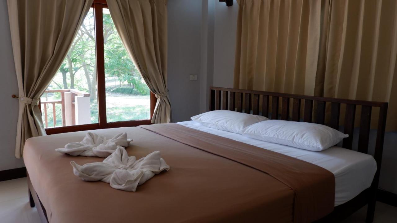 Resort Railumpoo Nakhon Sawan Exterior photo