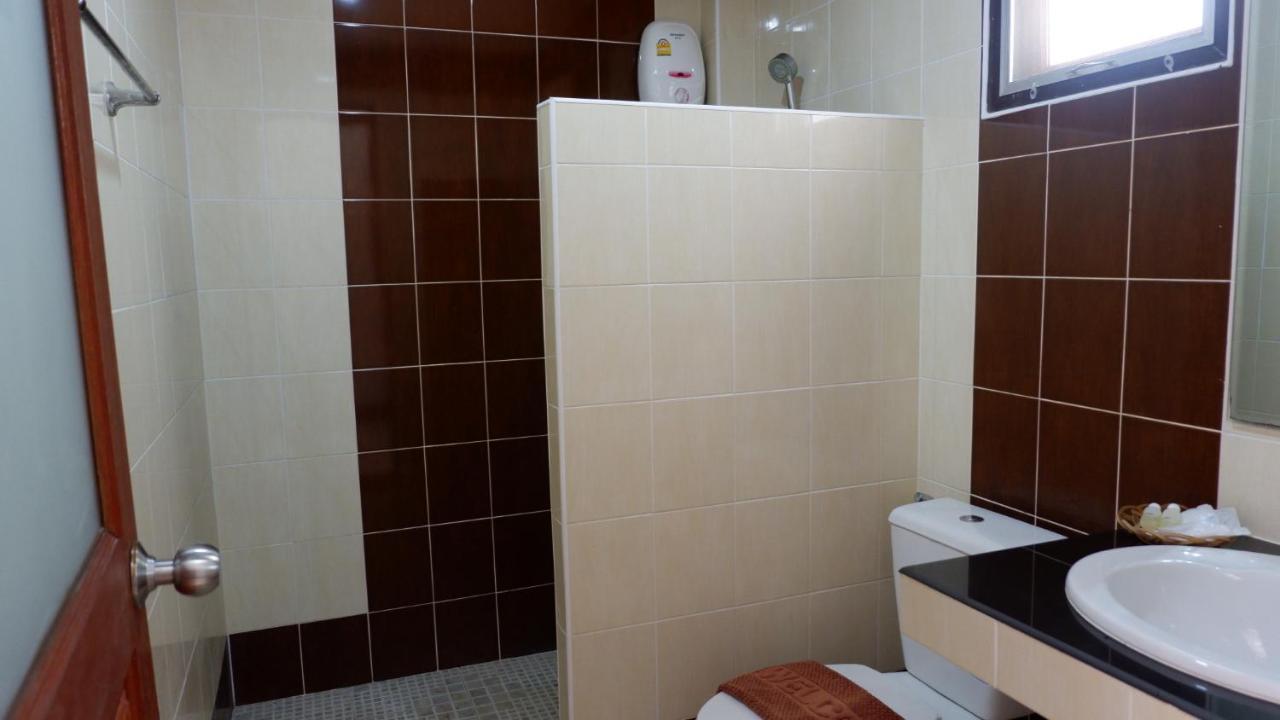 Resort Railumpoo Nakhon Sawan Exterior photo