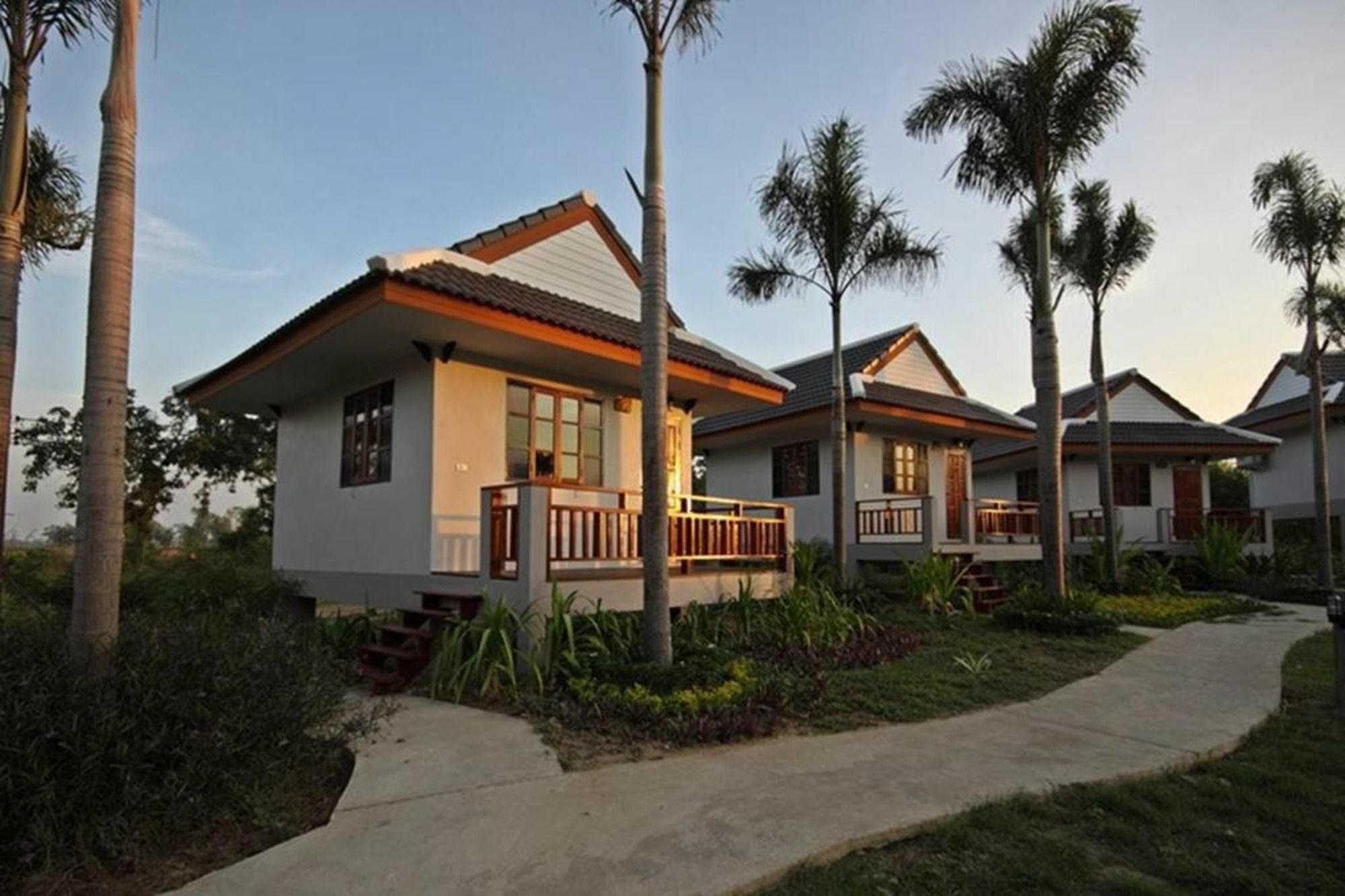 Resort Railumpoo Nakhon Sawan Exterior photo