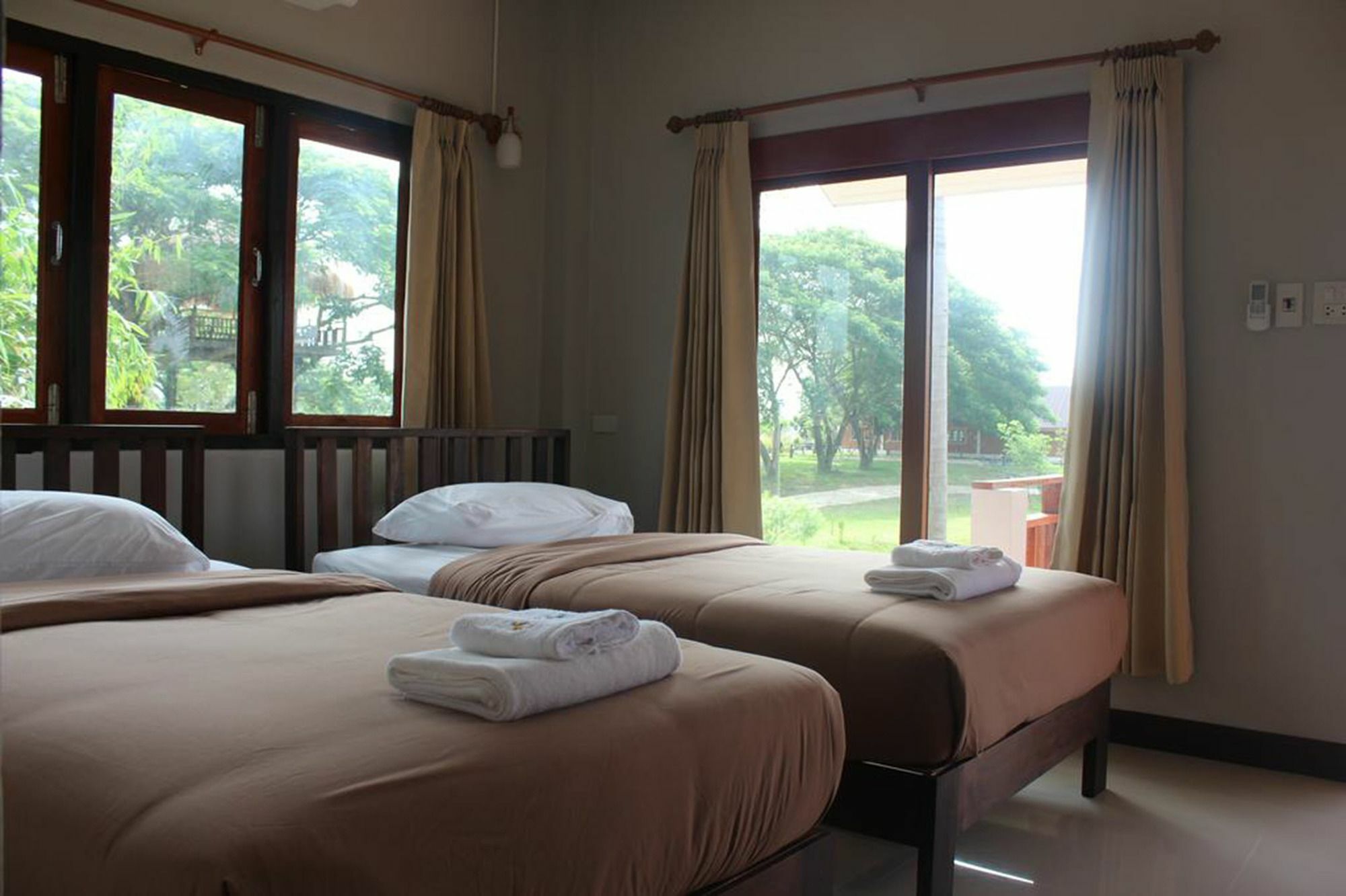 Resort Railumpoo Nakhon Sawan Exterior photo
