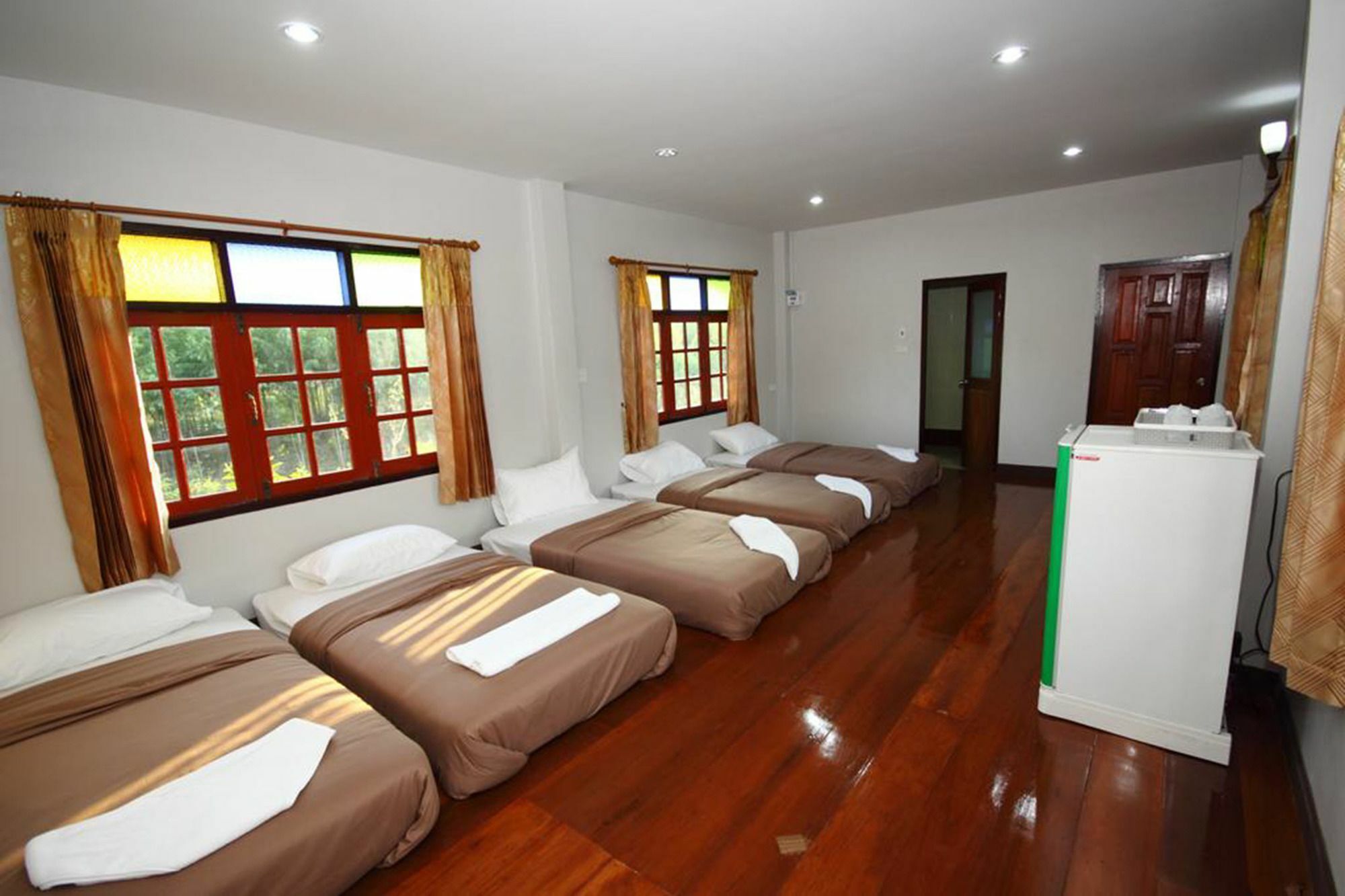 Resort Railumpoo Nakhon Sawan Exterior photo