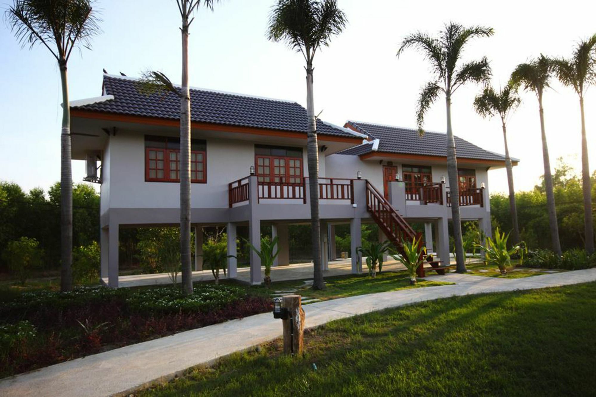 Resort Railumpoo Nakhon Sawan Exterior photo